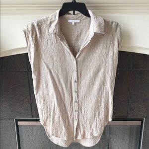 Sleeveless Button-Front hi-low Shirt - Beige